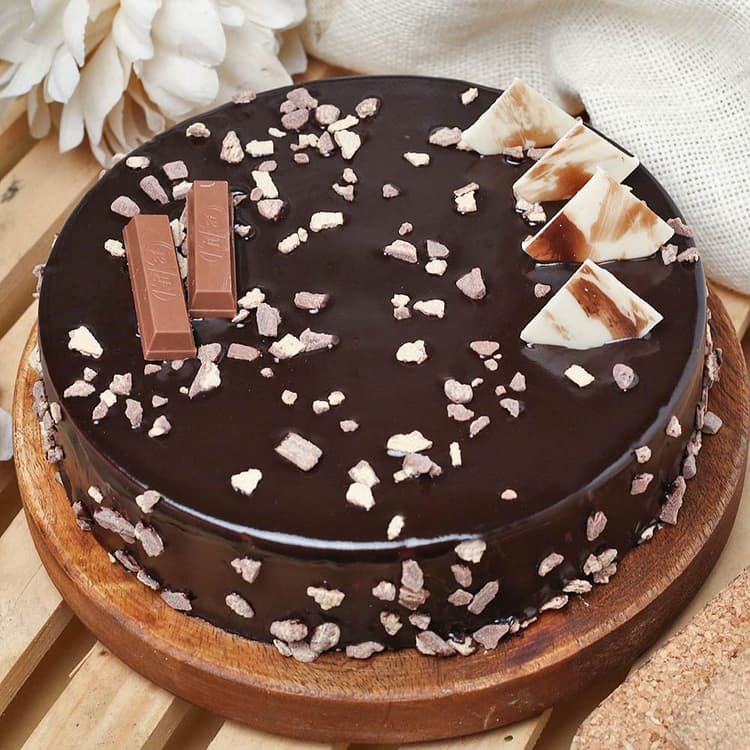 kitKat Chocolate Cake